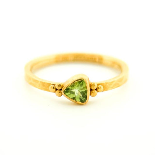 "Hammered Twinkler" Ring (Peridot, 18k Gold)