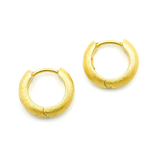 "Polos" Huggie Hoops (18k Gold)