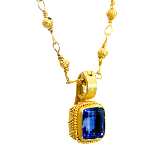 "Cheops" Pendant (Blue Kyanite, 22k, 18k Gold)
