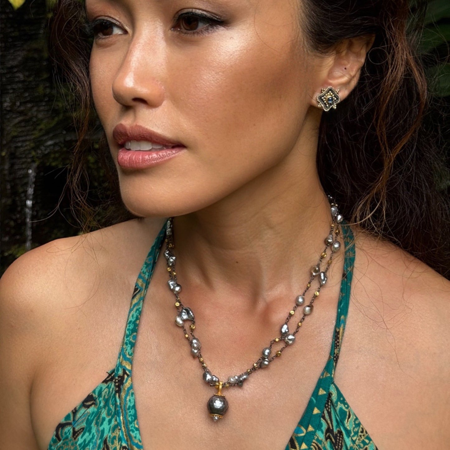 "Christine" Pendant (Tahitian Black Pearl, 22k, 18k Gold)