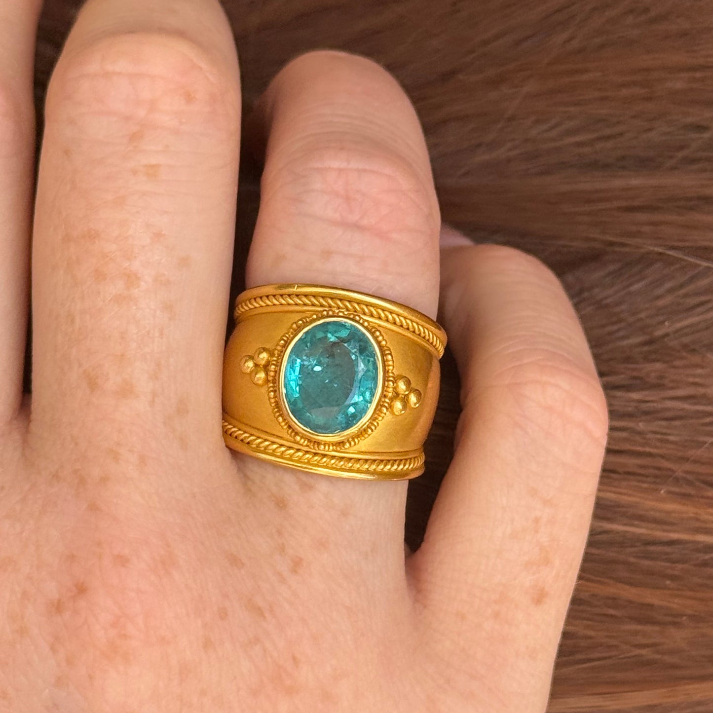 "Cheryl" Band Ring (Apatite, 22k Gold)