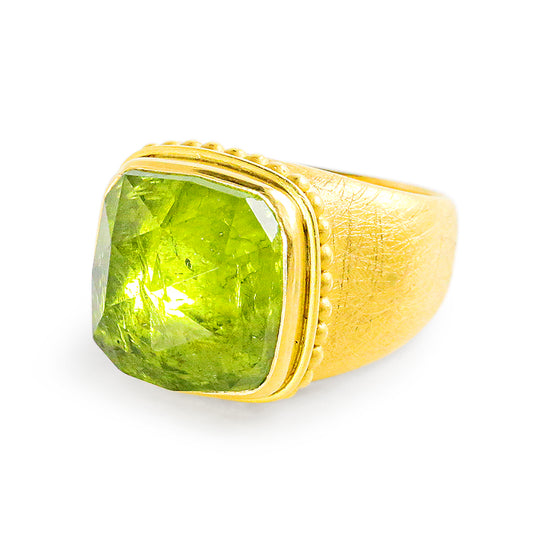 "Archaeo" Ring (Peridot, 22k Gold)