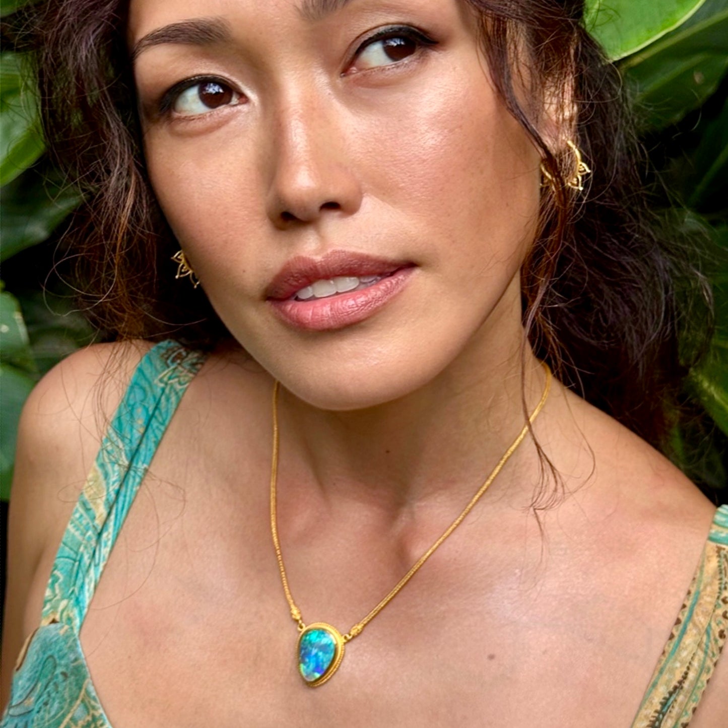 Pelekas Pendant Necklace (Australian Opal, 22k Gold)