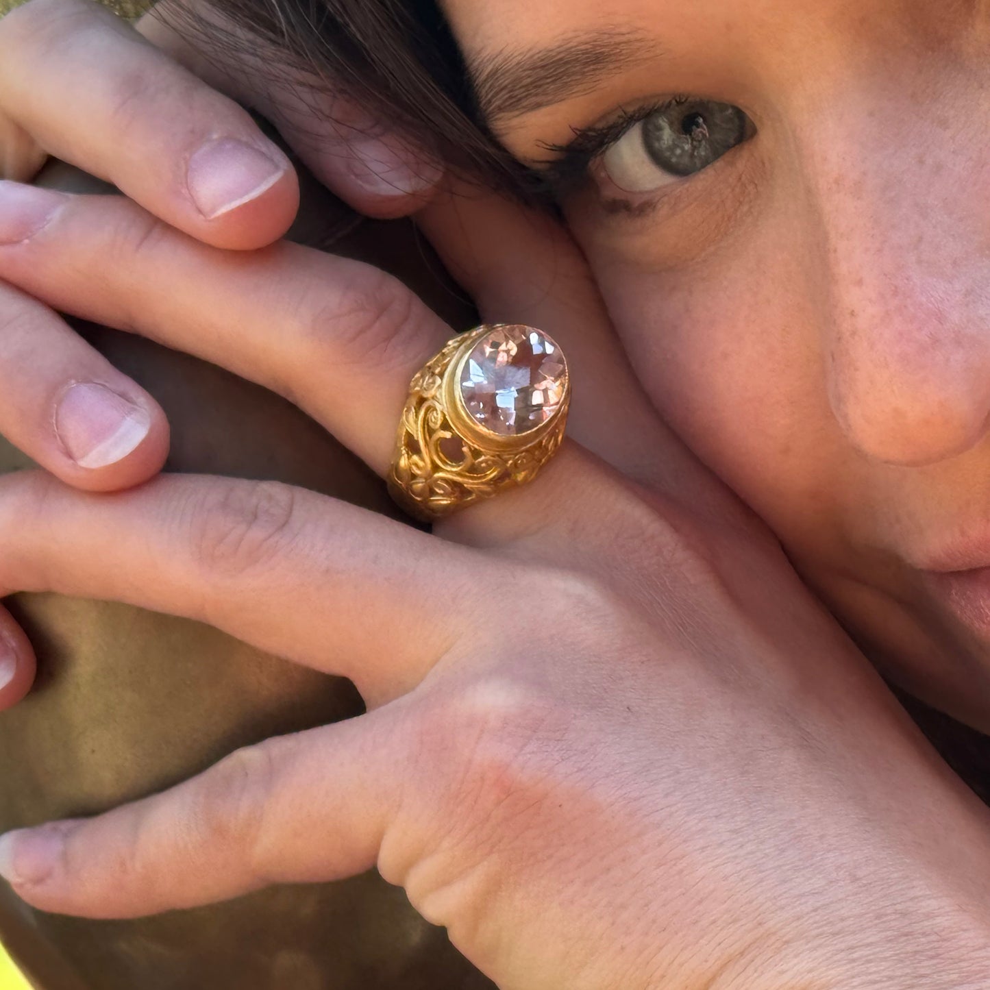 "Leaf Tata" Ring (Kunzite, 22k Gold)
