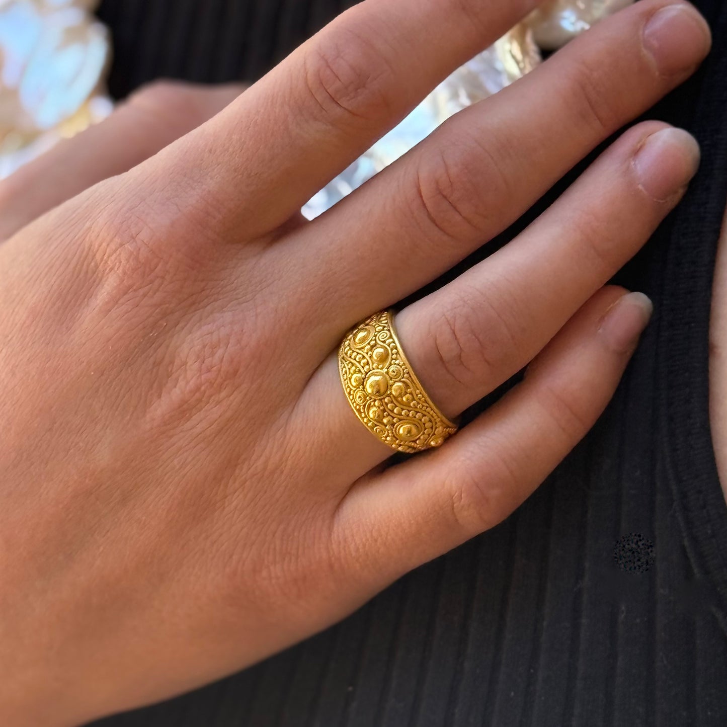 "Half Moon Neptune" Band Ring (22k Gold)