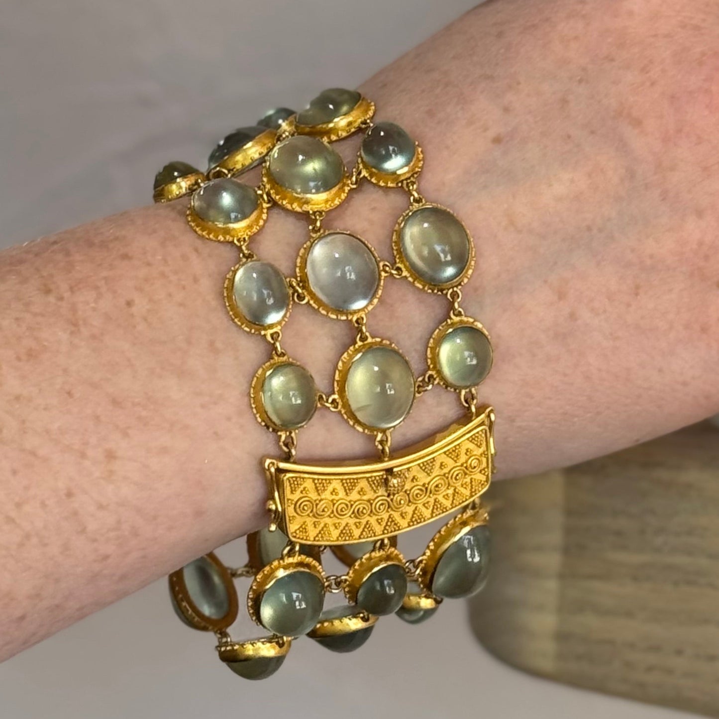"Misty Spring Fishnet" Bracelet (Australian Prehnite, 22k Gold)