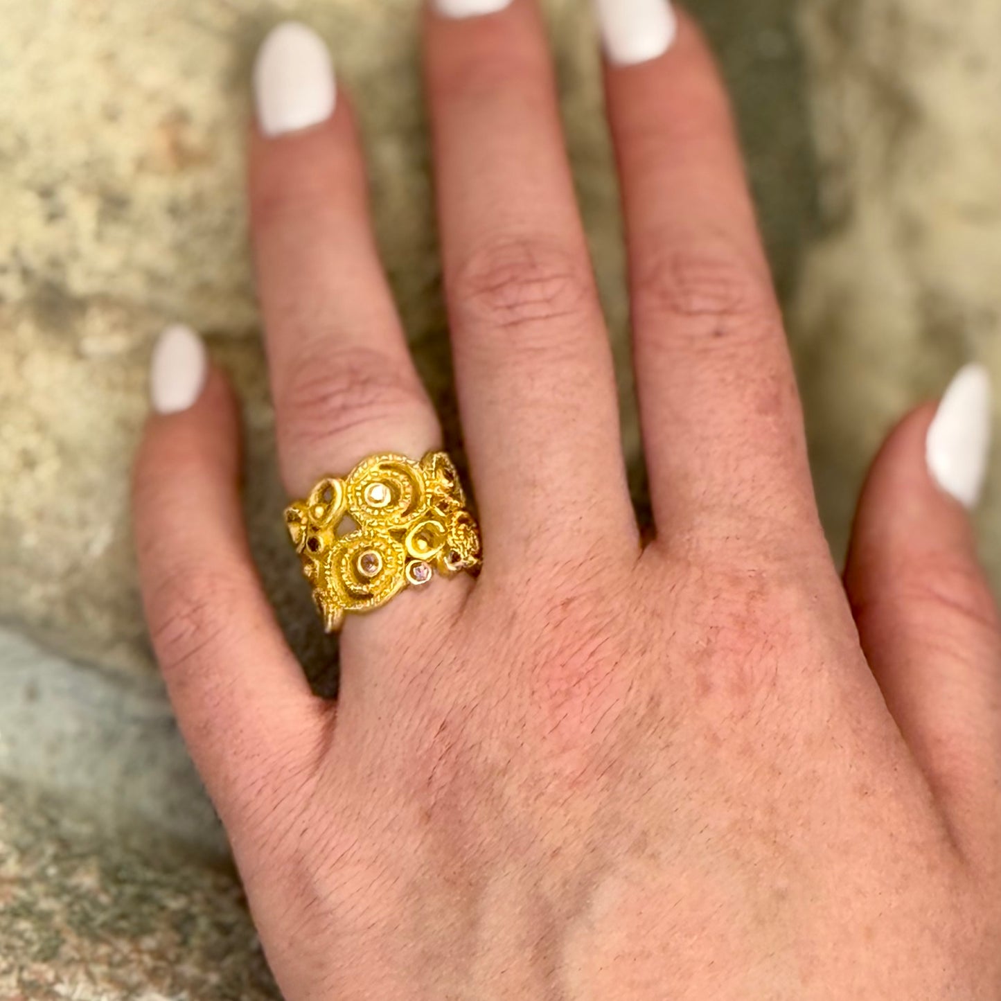 "Dune" Band Ring (Purple Sapphire, 22k Gold)