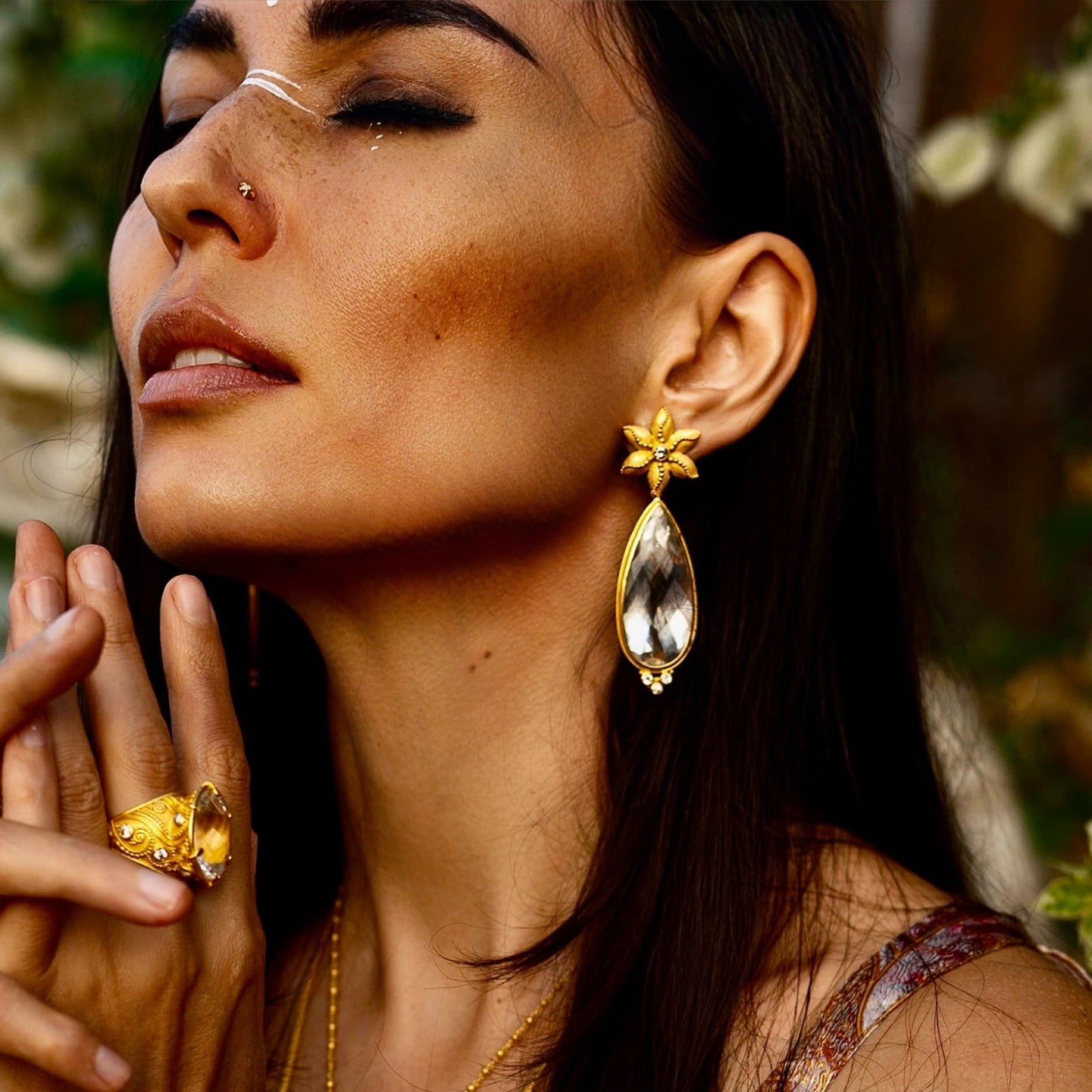 "Flower Button" Earrings (Diamond, 22k, 18k Gold)